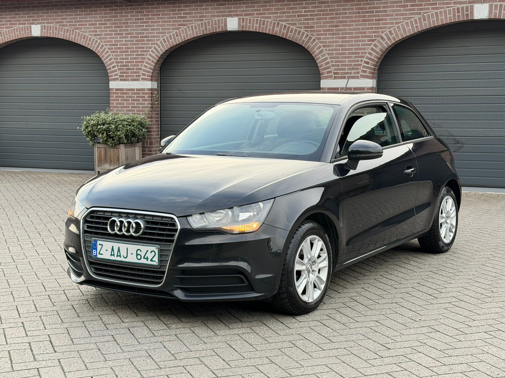 Audi A1 1.6Cc Diesel euro 5 1ste eigenaar 12/2010 zeer prop, Auto's, Euro 5, A1, Zwart, Leder