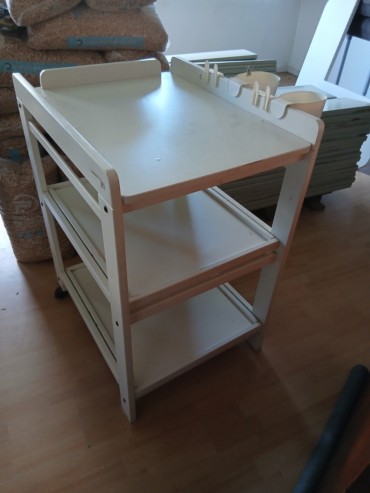 Table d'allaitement blanche. Extensible, Enfants & Bébés, Enlèvement, Utilisé, Autres types, Autres marques
