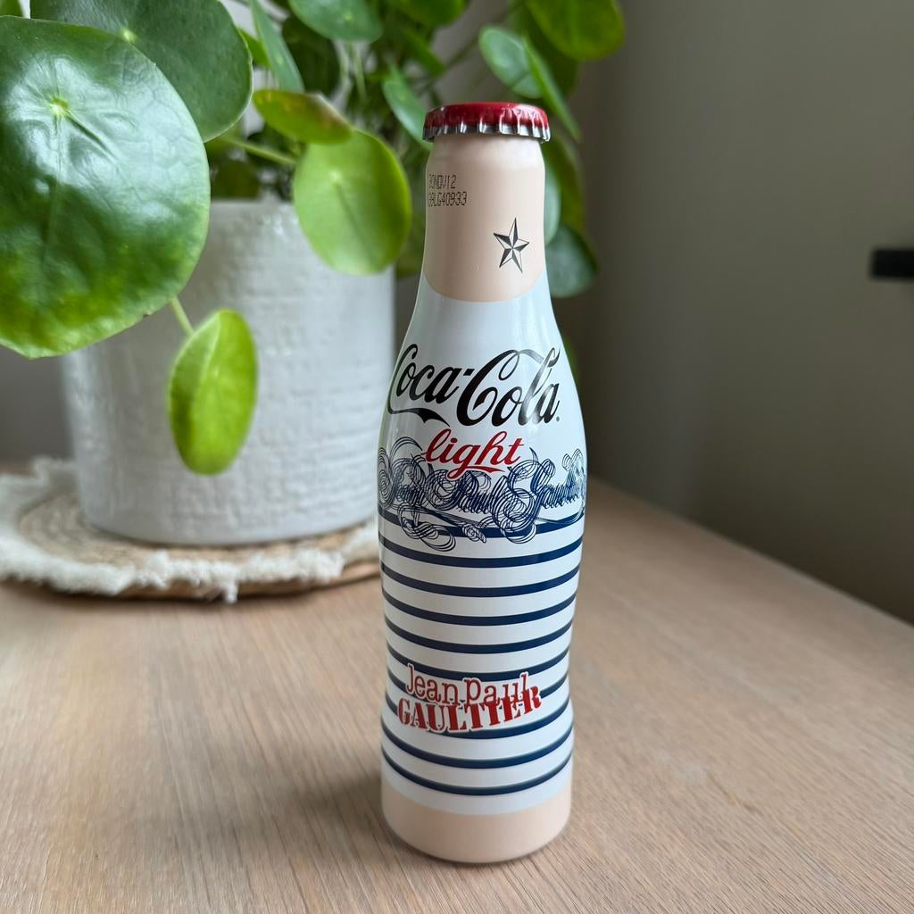 2 bouteilles Coca Cola collection Jean Paul Gaultier, Enlèvement ou Envoi, Comme neuf
