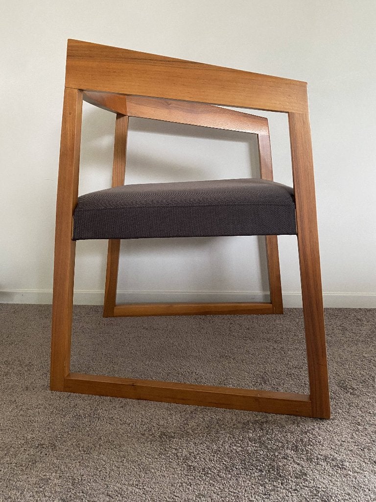 Italiaanse design stoelen, notelaar/stof, Huis en Inrichting, Ophalen, Hout, Bruin, Design