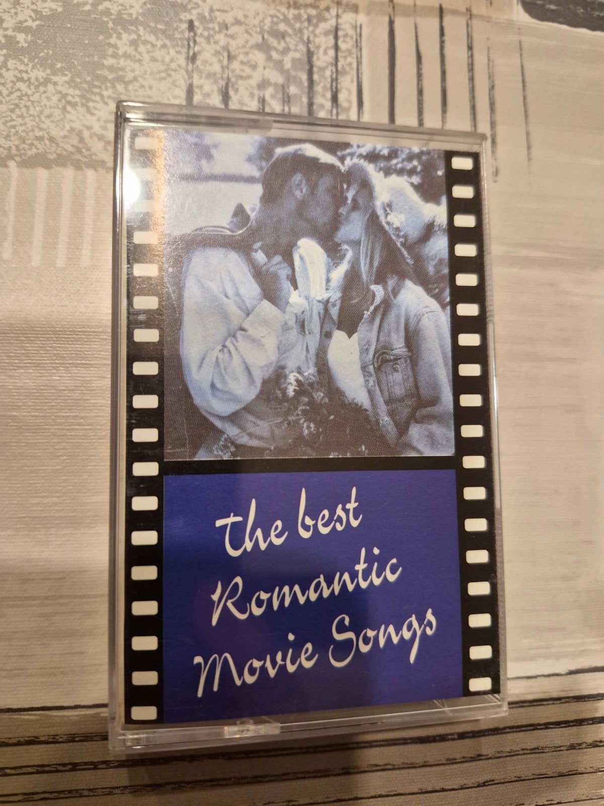 La meilleure cassette de chansons de films romantiques, Enlèvement ou Envoi