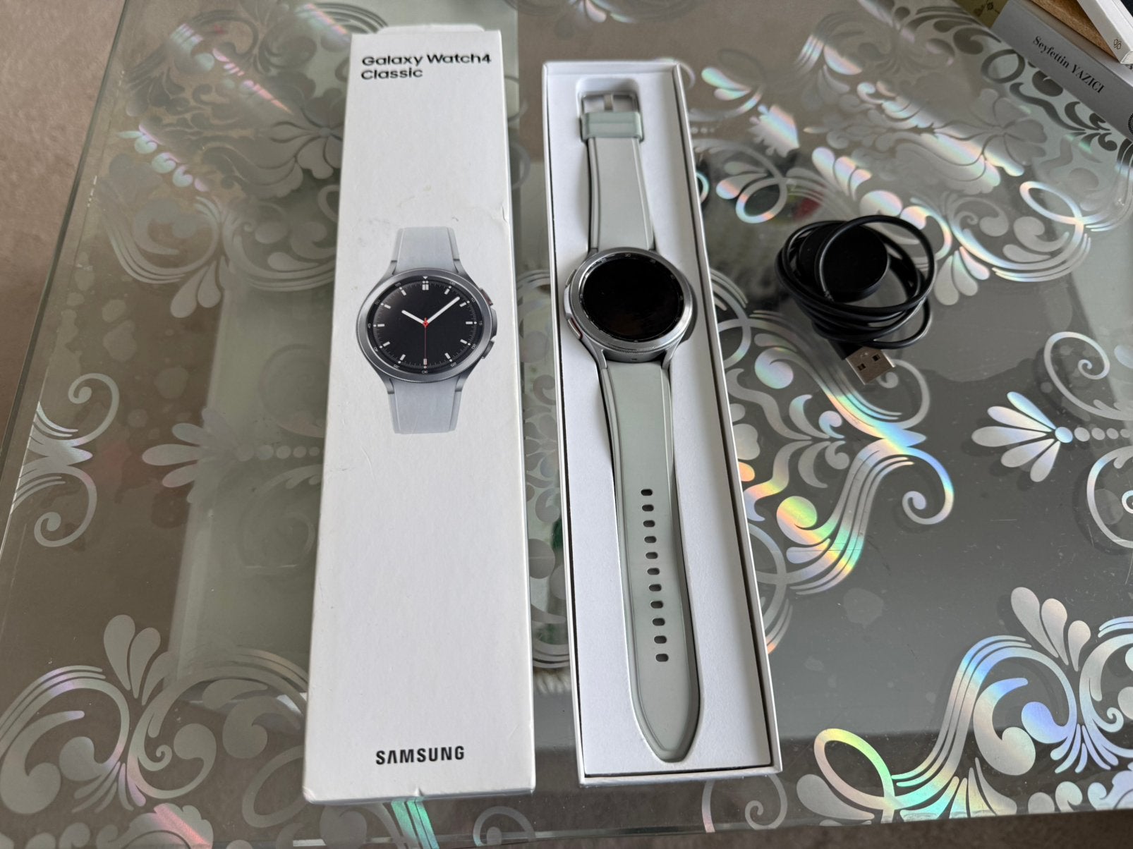 Samsung Galaxy Watch 4 46 mm Classic compleet goei staat, Étanche, Comme neuf, Enlèvement, Argent