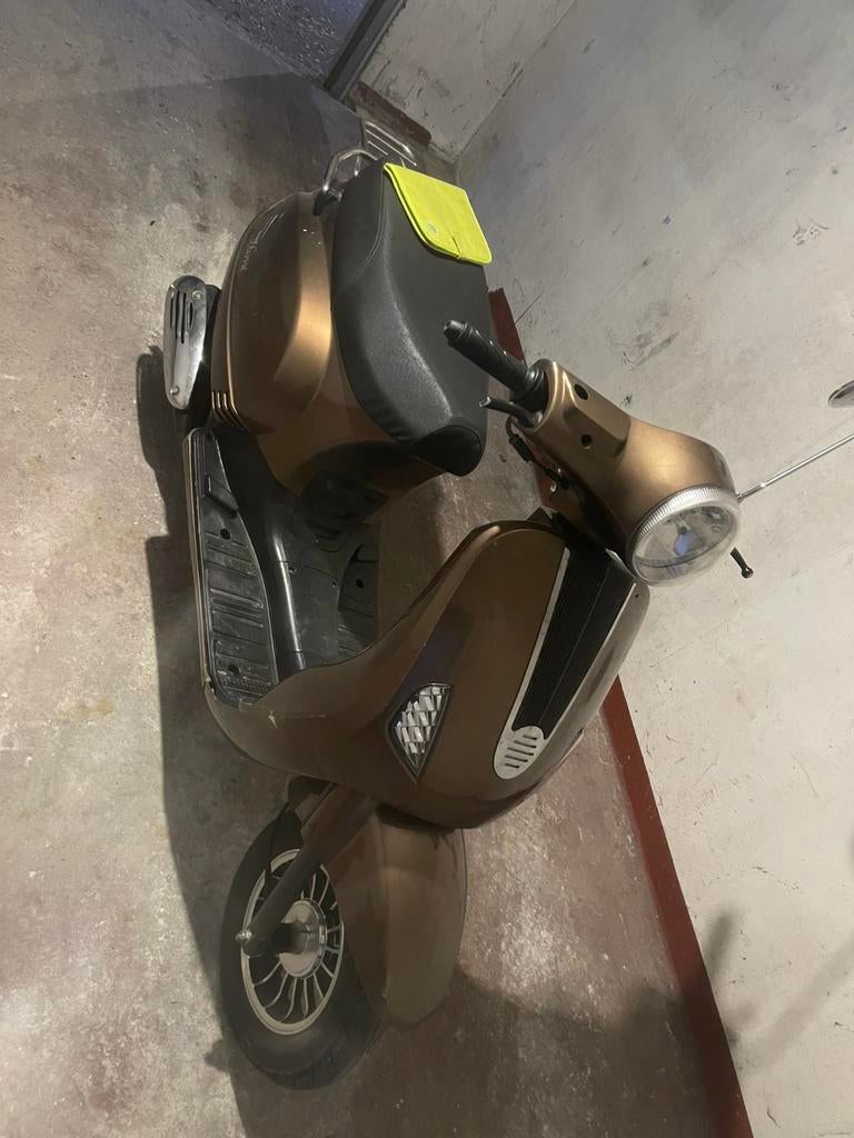 Venesi henri, Ophalen, Zo goed als nieuw, Elektrisch