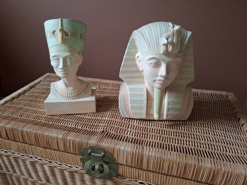 2 Egyptische beeldjes h ongeveer 28 cm in pasteltinten, Huis en Inrichting, Ophalen
