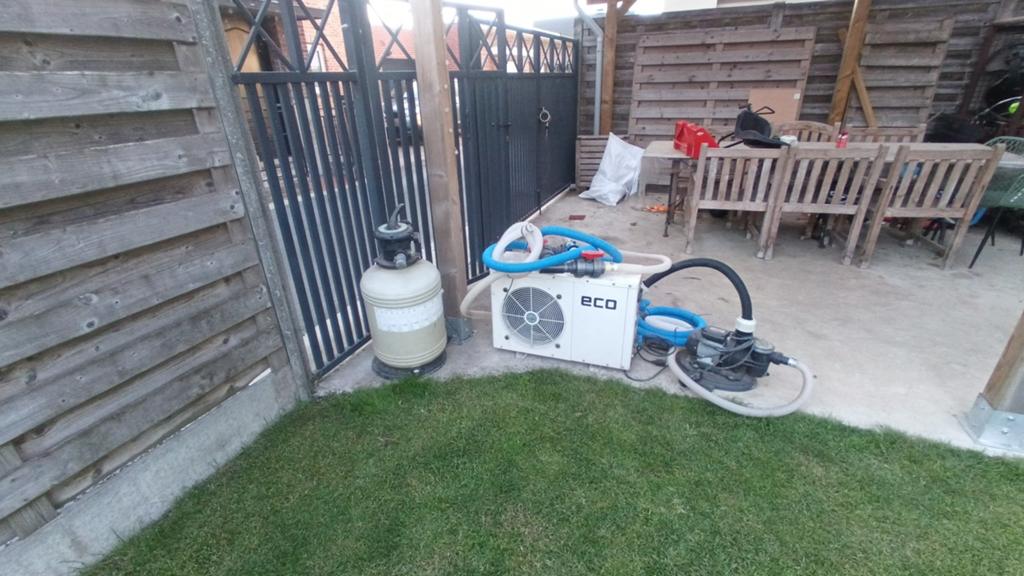 Warmtepomp met toebehoren voor zwembad., Ophalen