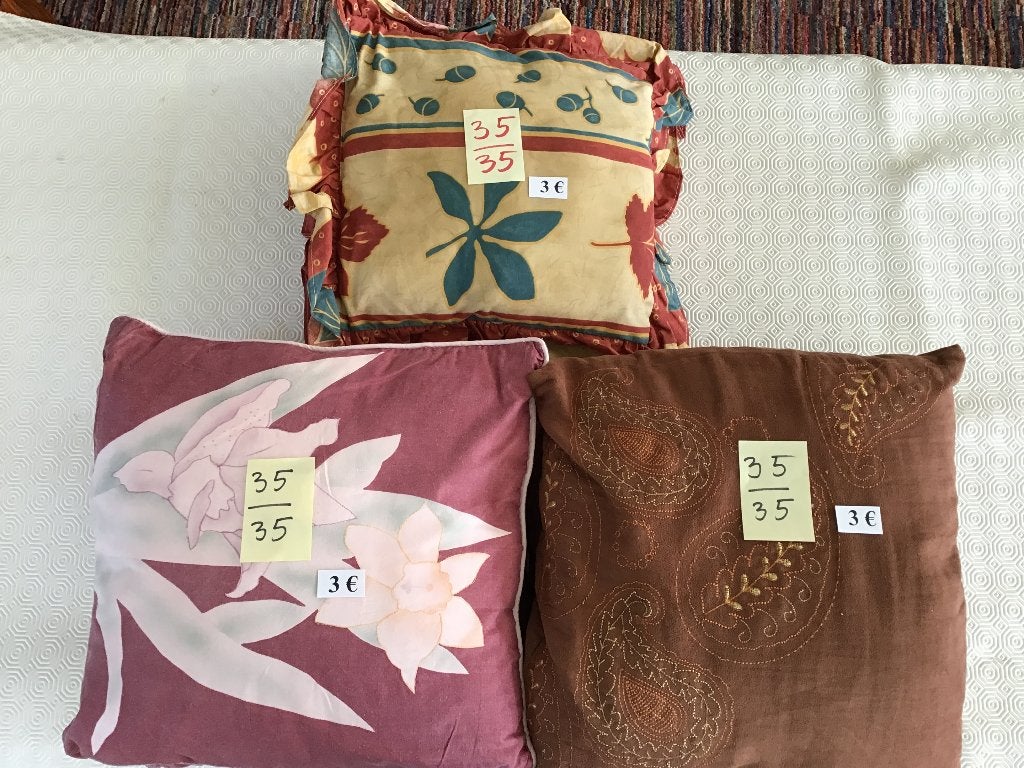 13 coussins décoratifs à 3 euros ou 2 euros par oreiller, Enlèvement ou Envoi, Comme neuf