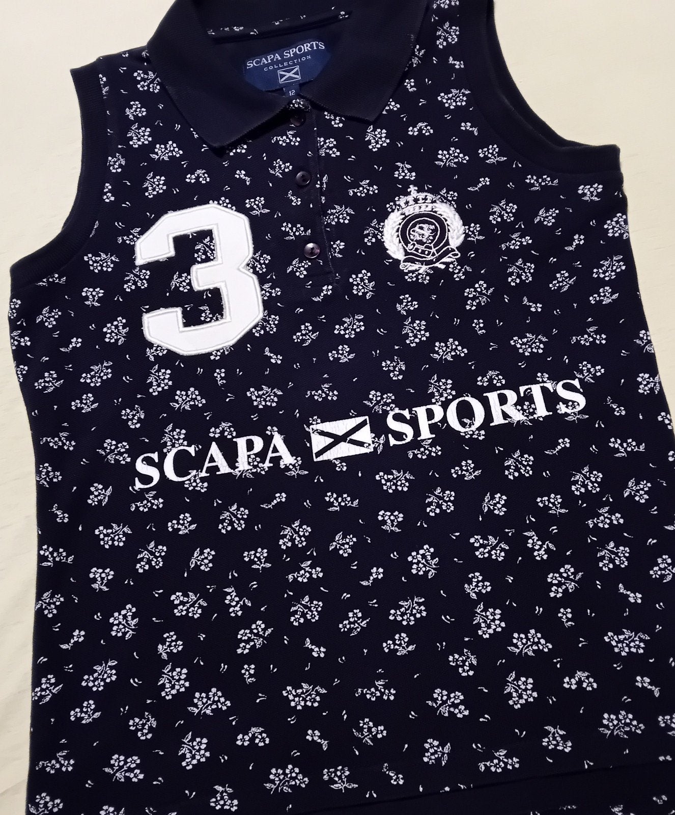 Polo sans manches Scapa Sports. Bleu avec motif floral blanc, Enlèvement ou Envoi