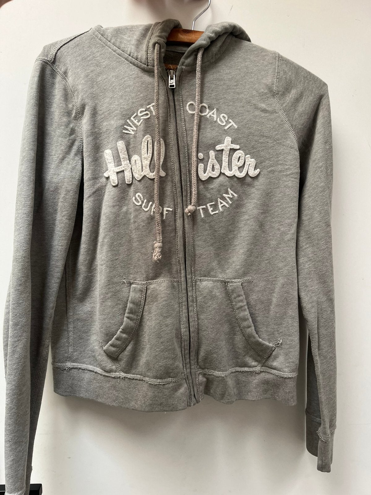 Lichtgrijze Hollister trui met rits maat S, Ophalen, Maat 36 (S), Grijs, Gedragen