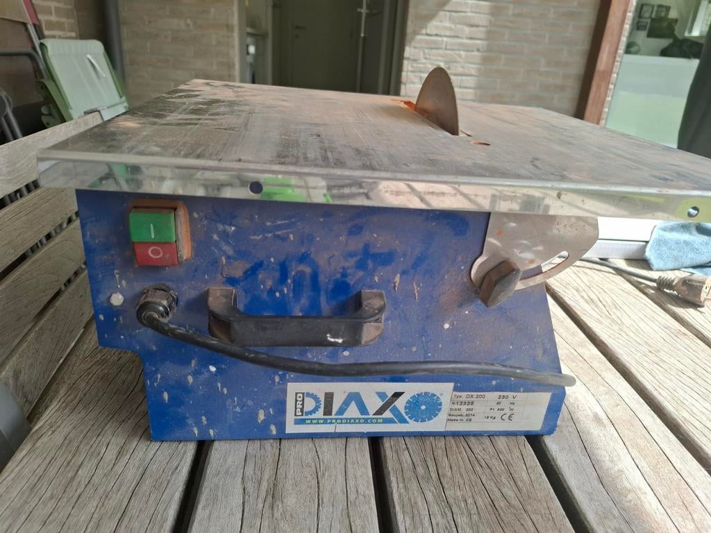 Diax tegelsnijder, Enlèvement