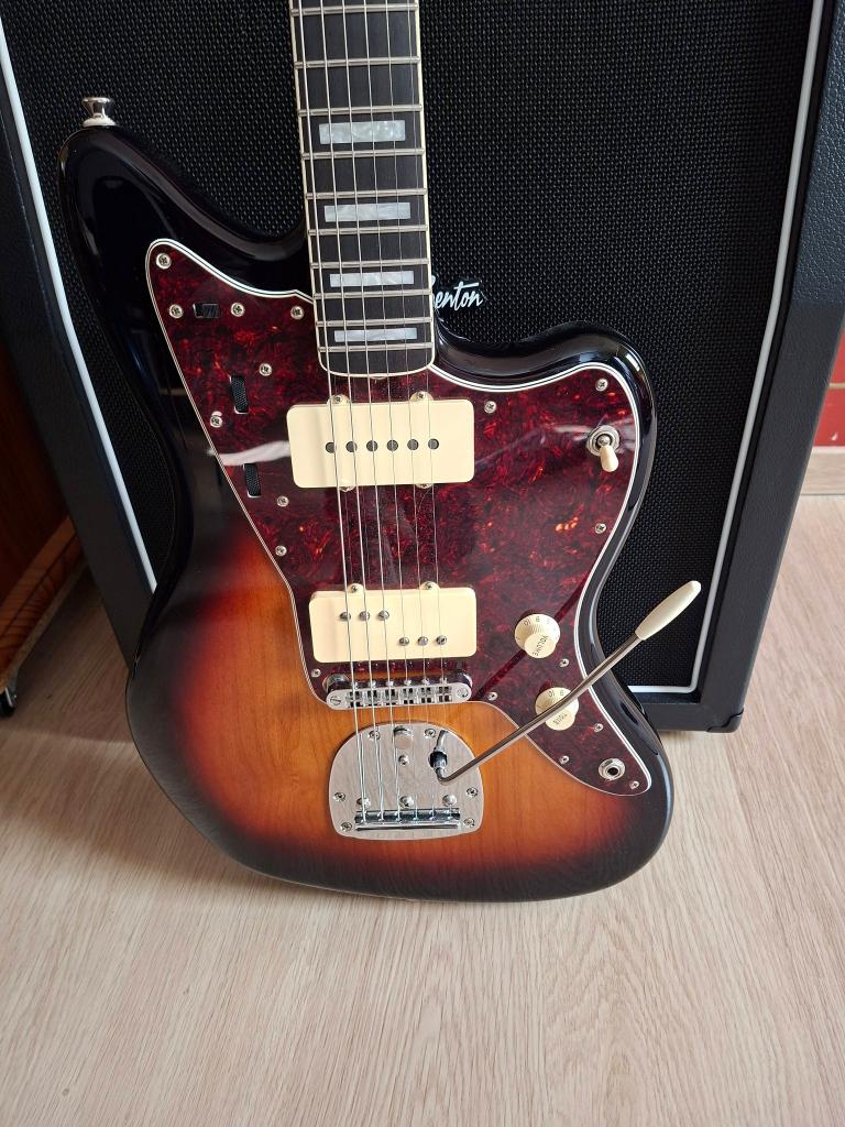 Fender Vintera 60's Jazzmaster, Musique & Instruments, Instruments à corde | Guitares | Électriques, Comme neuf, Solid body, Fender