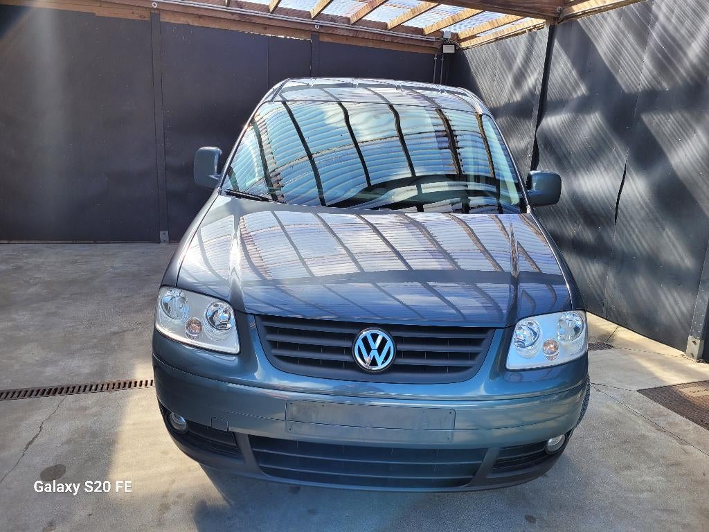 VOLKSWAGEN CADDY, Argent ou Gris, Achat, 7 places, Entretenue par le concessionnaire