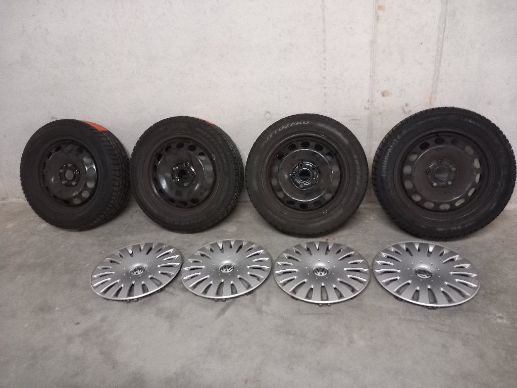 Ensemble de jantes Audi 16 inch + pneus d'hiver 205/55 R16, Autos : Pièces & Accessoires, Pneus hiver, 16 pouces, Véhicule de tourisme