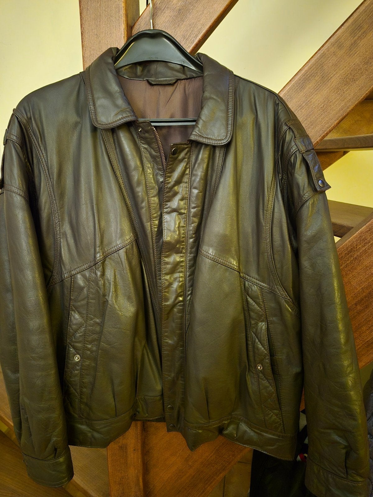 Lederen jacket large gevoerd binnenin donker bruin onbeschad, Kleding | Heren, Jassen | Zomer, Ophalen, Maat 52/54 (L), Bruin