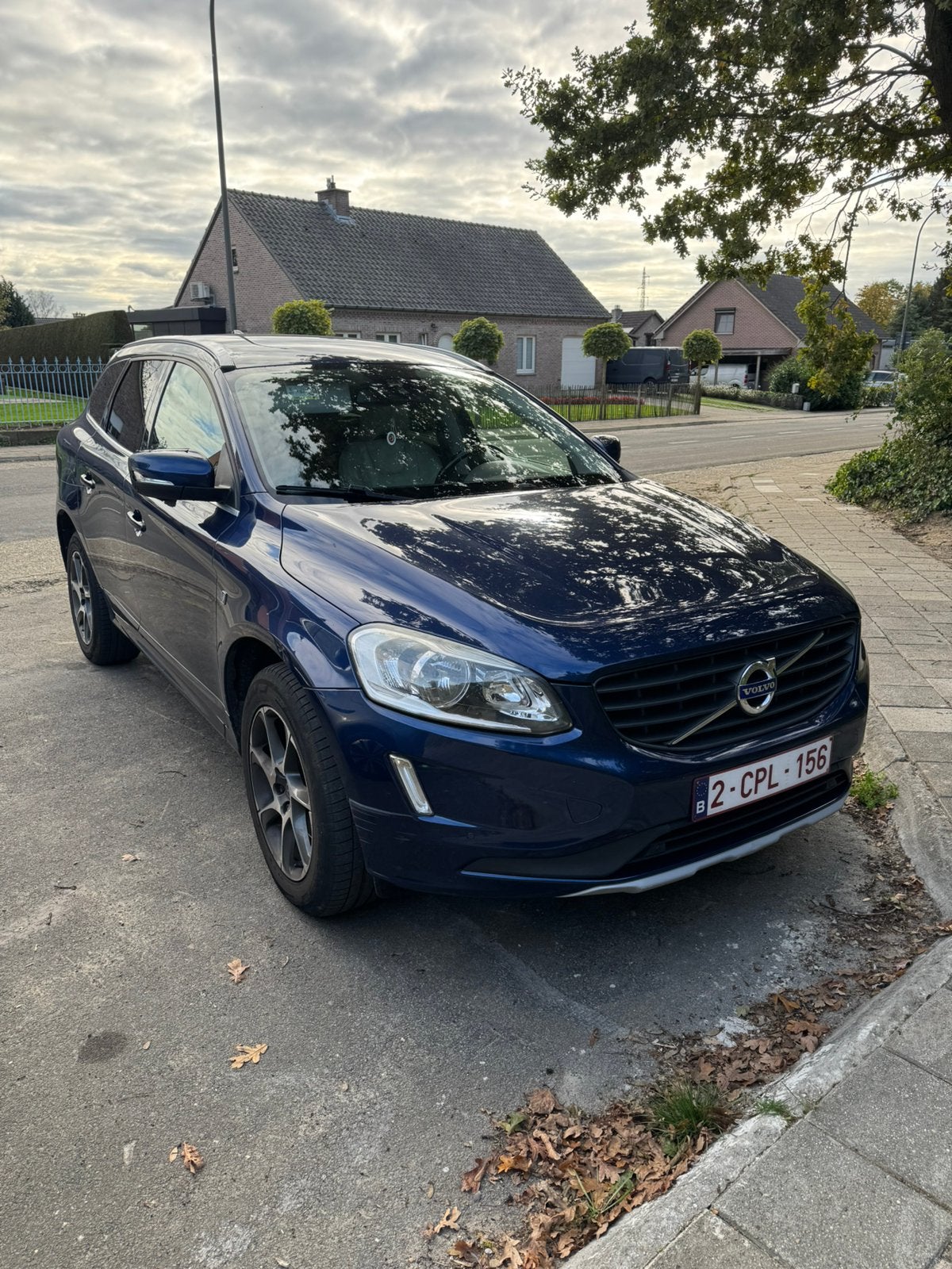 Volvo xc60 4D. 2016 automatique complète 2.0, Cuir, Carnet d'entretien, Volant multifonction, 5 portes