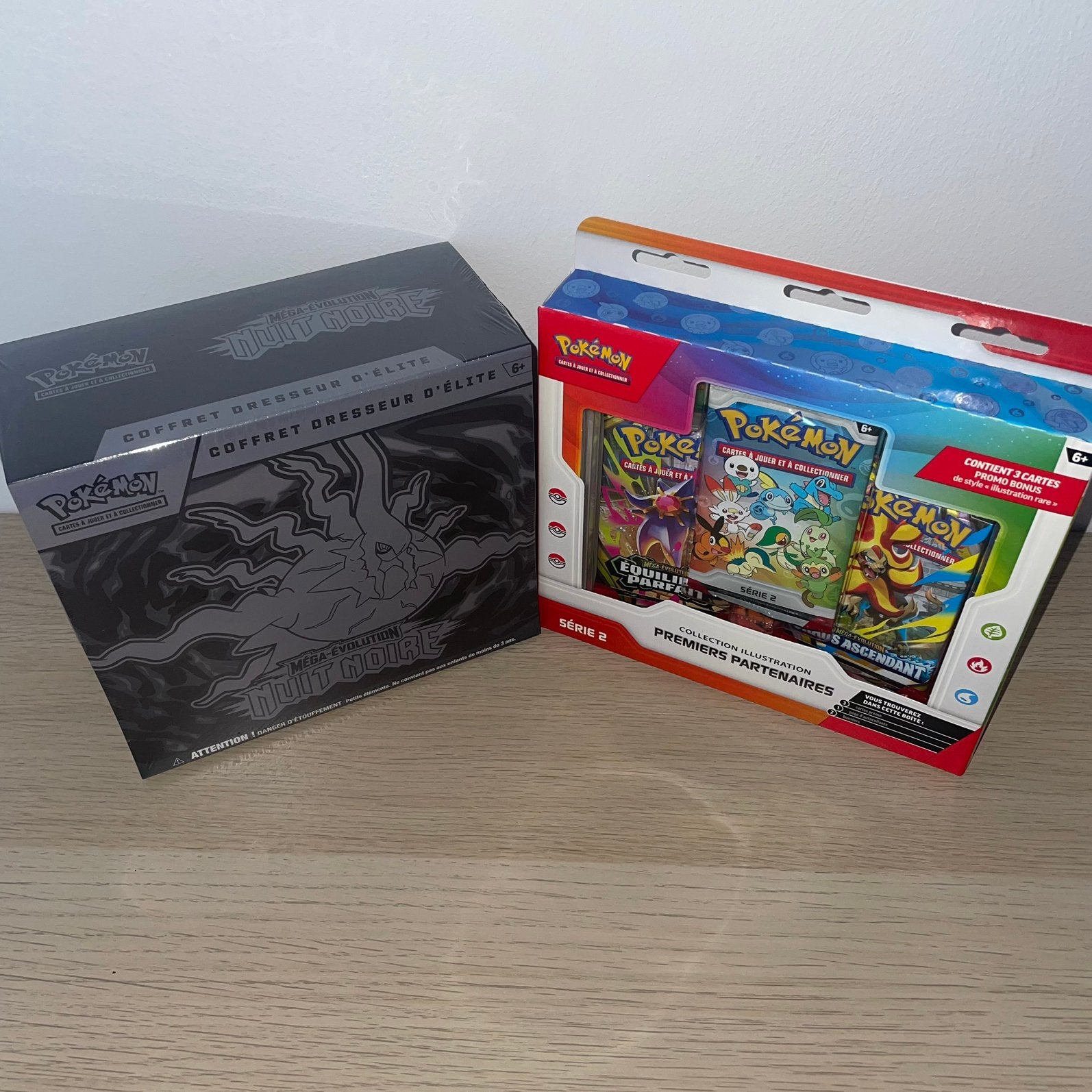 Pokémon-1 ETB ME5 NuitNoire +coffret PremierPartenair série2, Envoi, Comme neuf, Booster box
