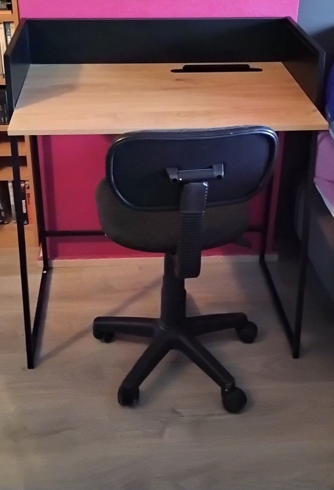 bureau et chaise, Enlèvement