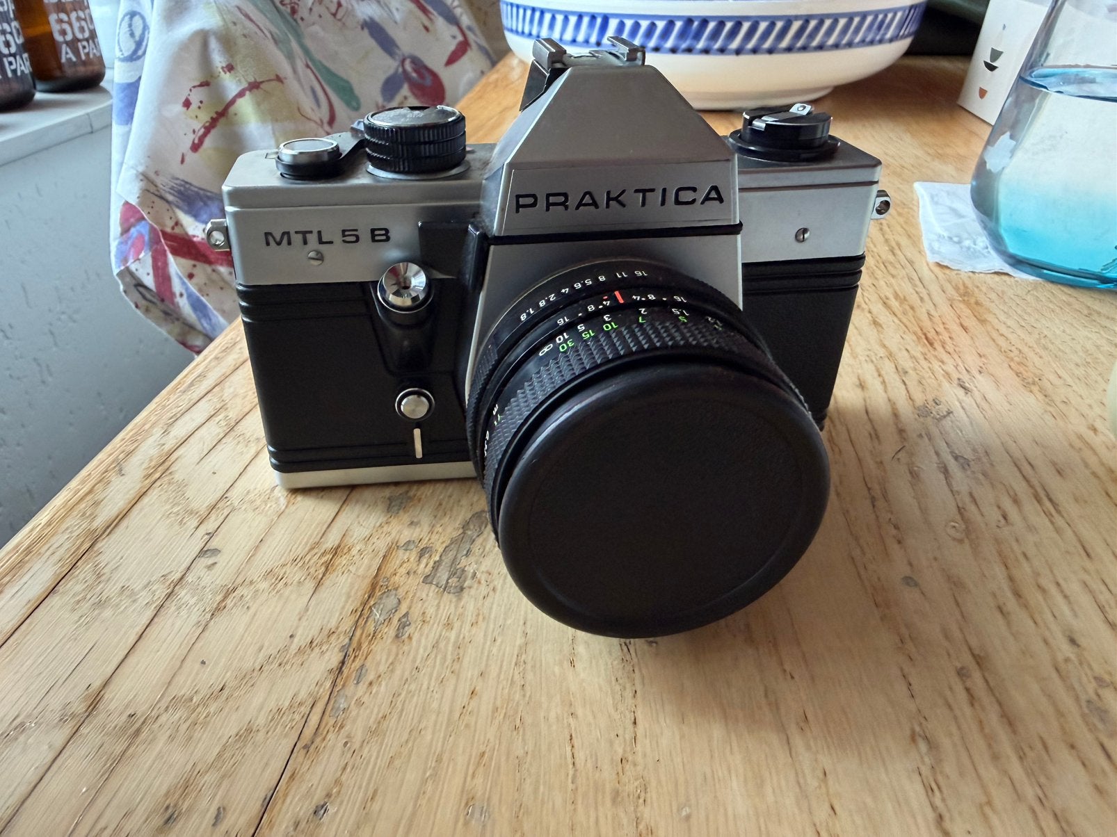 Praktica MTL5B Spiegelreflexcamera met 2 lenzen en flitser, TV, Hi-fi & Vidéo, Appareils photo analogiques, Enlèvement ou Envoi