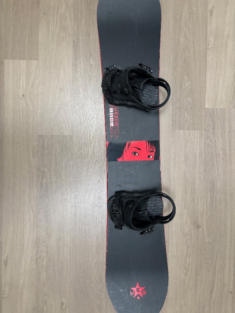 Yes Typo 158  2022 snowboard, compleet + bindingen NOW Pilot, Sports & Fitness, Enlèvement, Utilisé, Planche