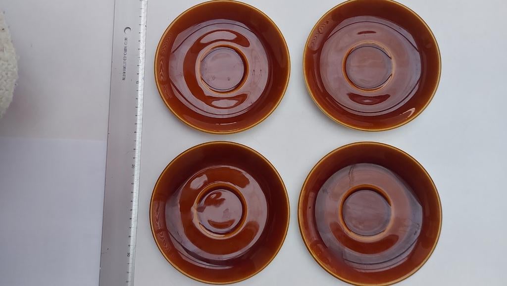 4 soucoupes Boch La Louvière. Marron., Enlèvement ou Envoi