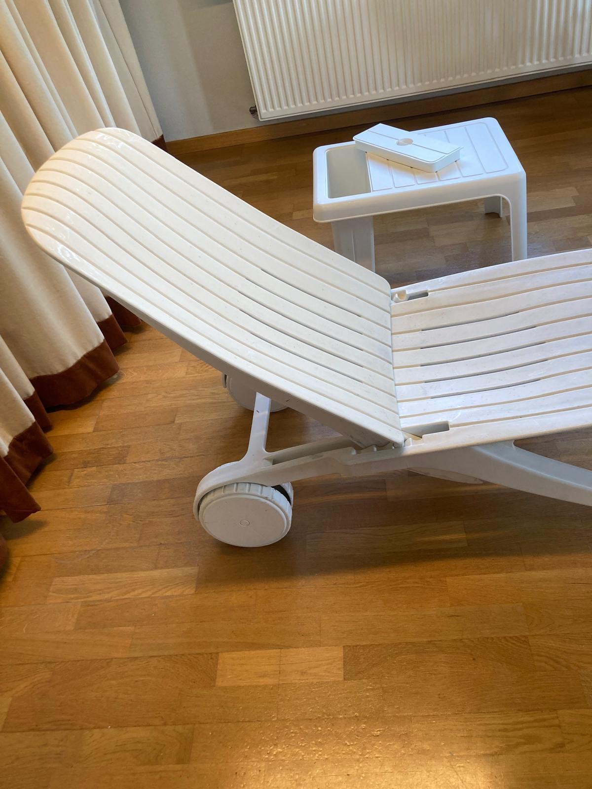 Chaise longue Alibert + table + parasol, éclairage et table, Enlèvement, Utilisé, Synthétique, Réglable