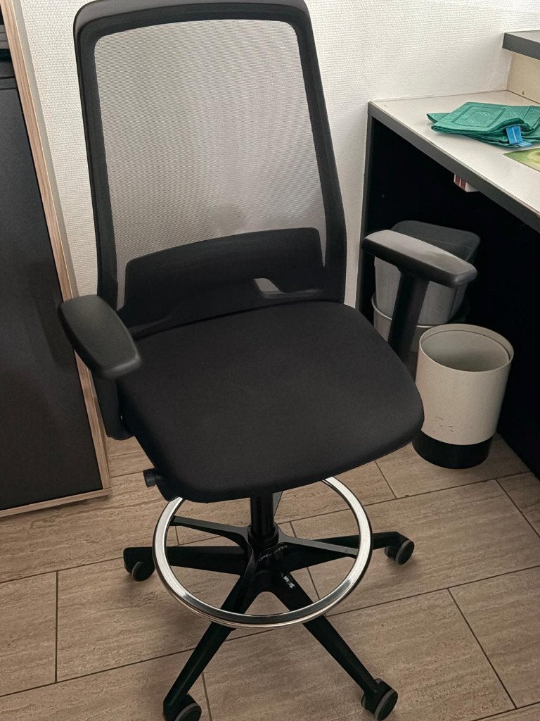 hoge bureaustoel, Huis en Inrichting, Ophalen, Gebruikt, Zwart, Bureaustoel
