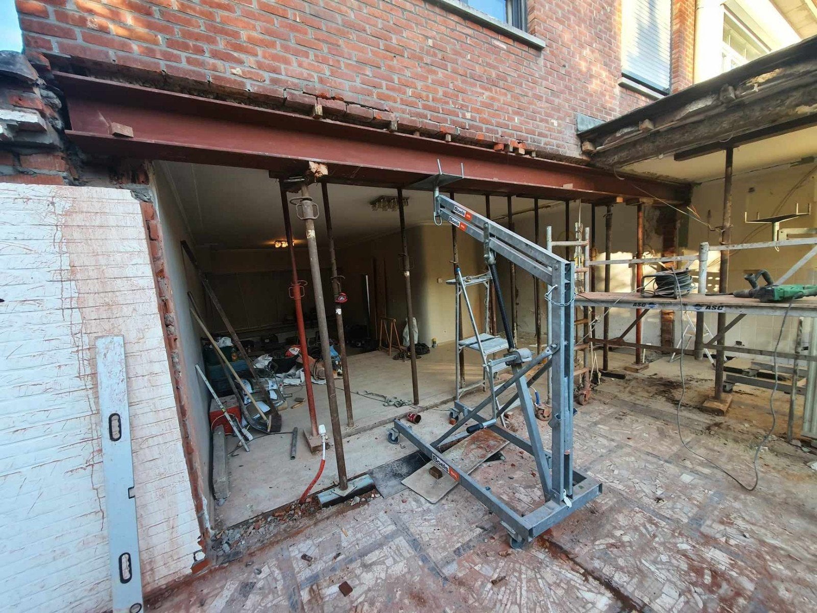 Draagmuur verwijderen en Poutrel plaatsen.0466445657