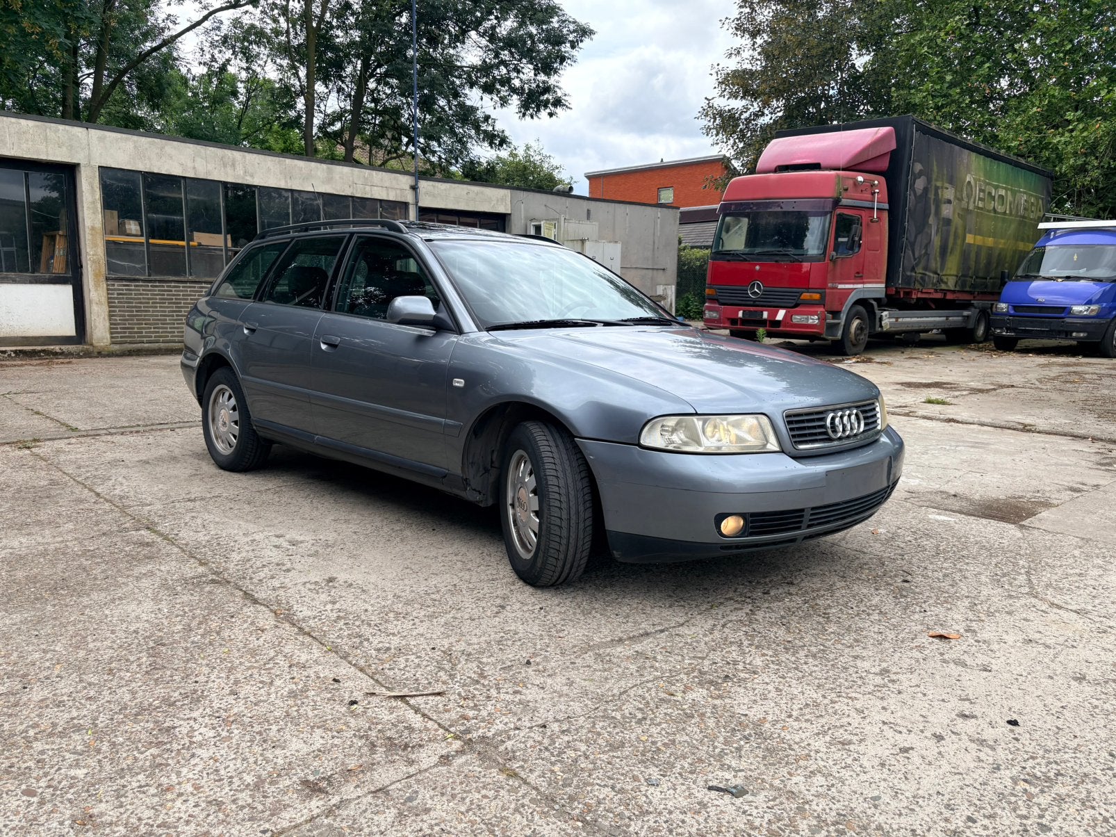 Audi A4 1.9 TDI 110 PK AIRCO, Auto's, Audi, Voorwielaandrijving, Stof, Zwart, 4 cilinders