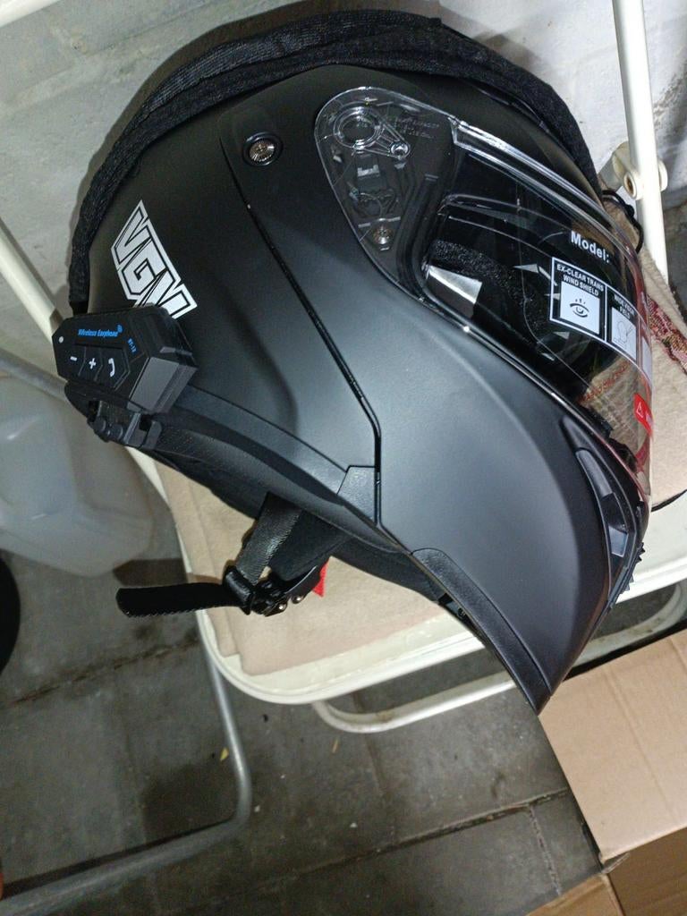VGV motorhelm maat 56 integraal voorzien van speaker, Motoren, Ophalen