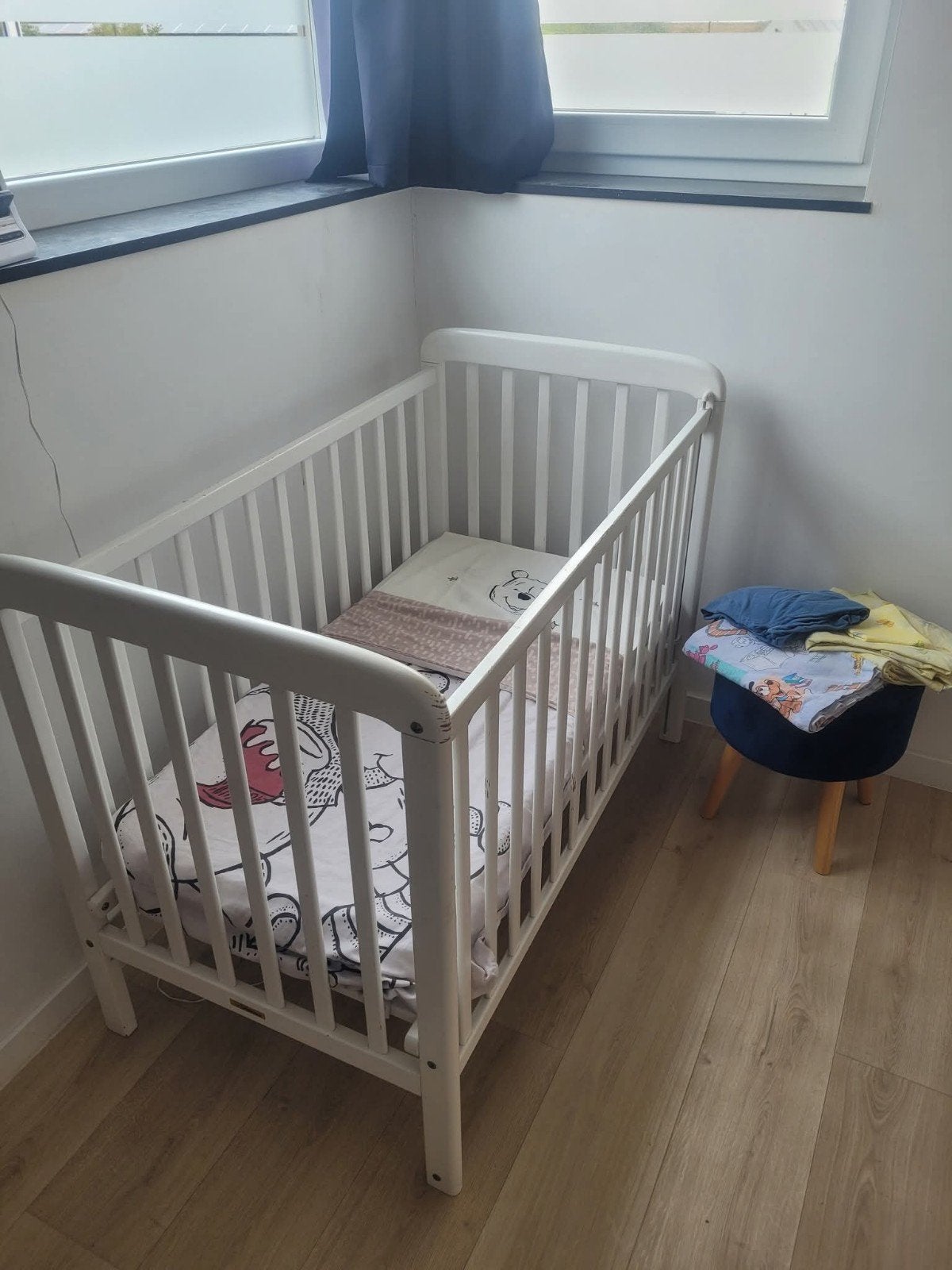 Vintage houten baby/peuterbed met 3 sets beddengoed, Kinderen en Baby's, Kinderkamer | Complete kinderkamers, Ophalen