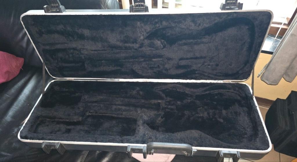 Fender telecaster, Enlèvement