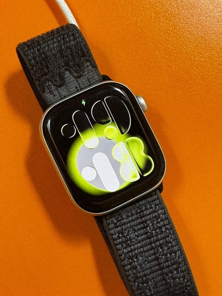 Apple Watch Series 10 Nike 46 mm – zilver  + 6 extra bandjes, Bijoux, Sacs & Beauté, Montres connectées, Étanche, GPS, Apple Watch