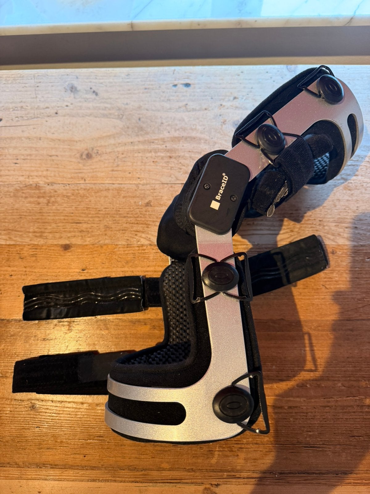Kniebrace, Ophalen, Gebruikt