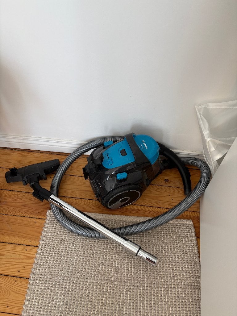 Aspirateur sans sac Bosch : complet et fonctionnel, Electroménager, Enlèvement, Utilisé, Bosch