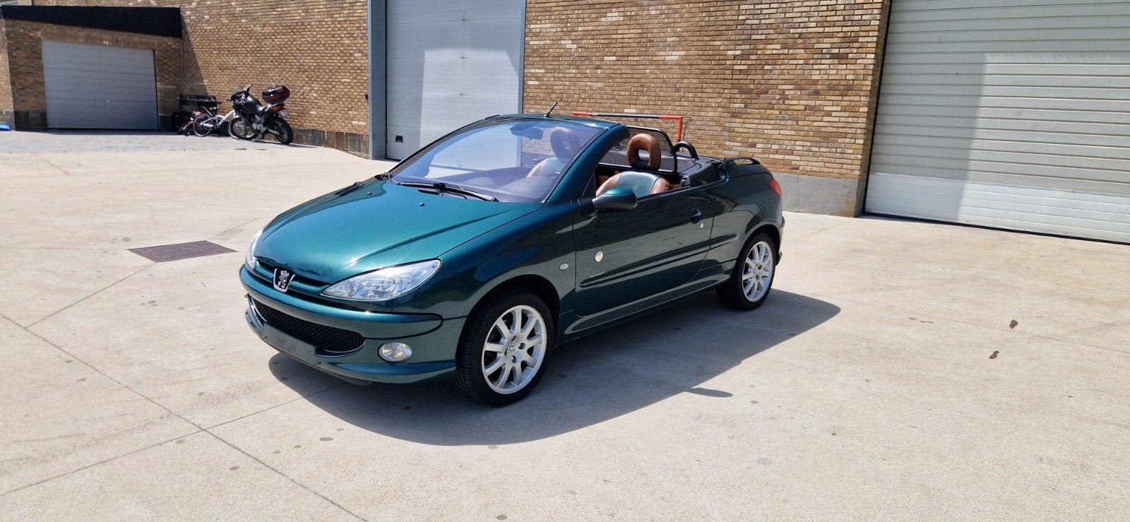 Peugeot 206 Roland cabriolet benzine Klaar voor een licentie, Voorwielaandrijving, 4 zetels, 4 cilinders, Cabriolet