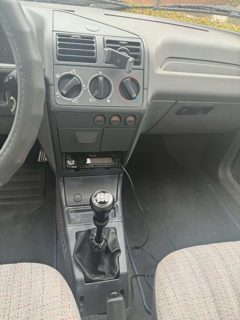Peugeot 205 XR - oldtimer, herstelproject, foto 9