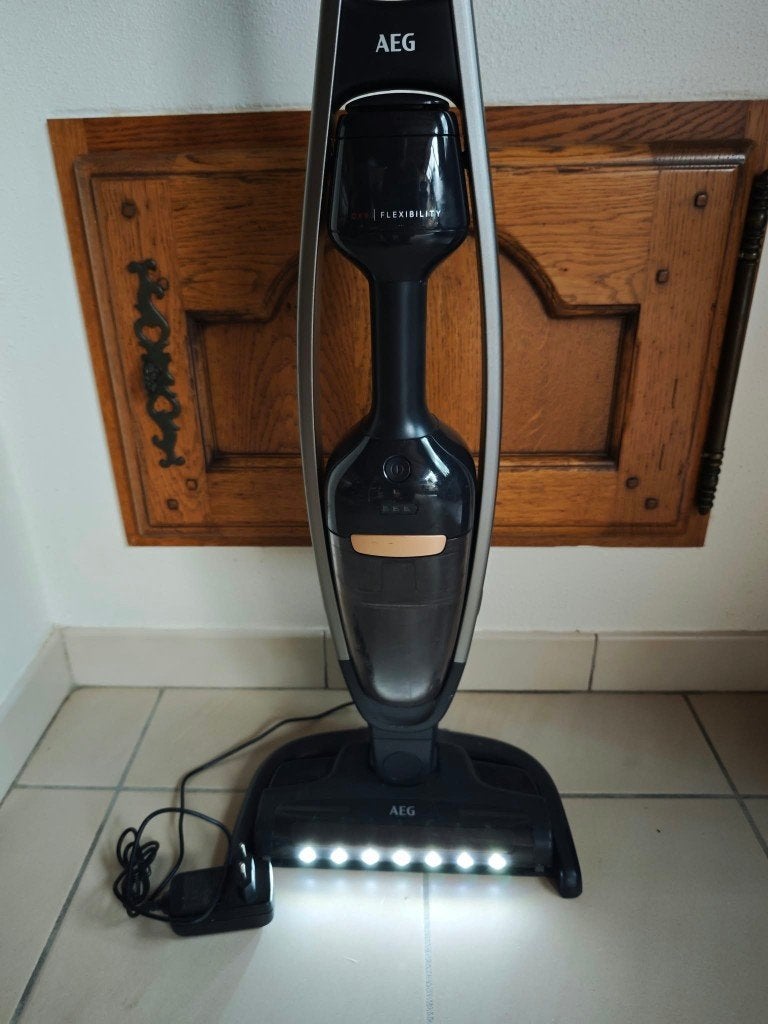 AEG steelstofzuiger, Elektronische apparatuur, Ophalen of Verzenden, Zo goed als nieuw, Steelstofzuiger, AEG