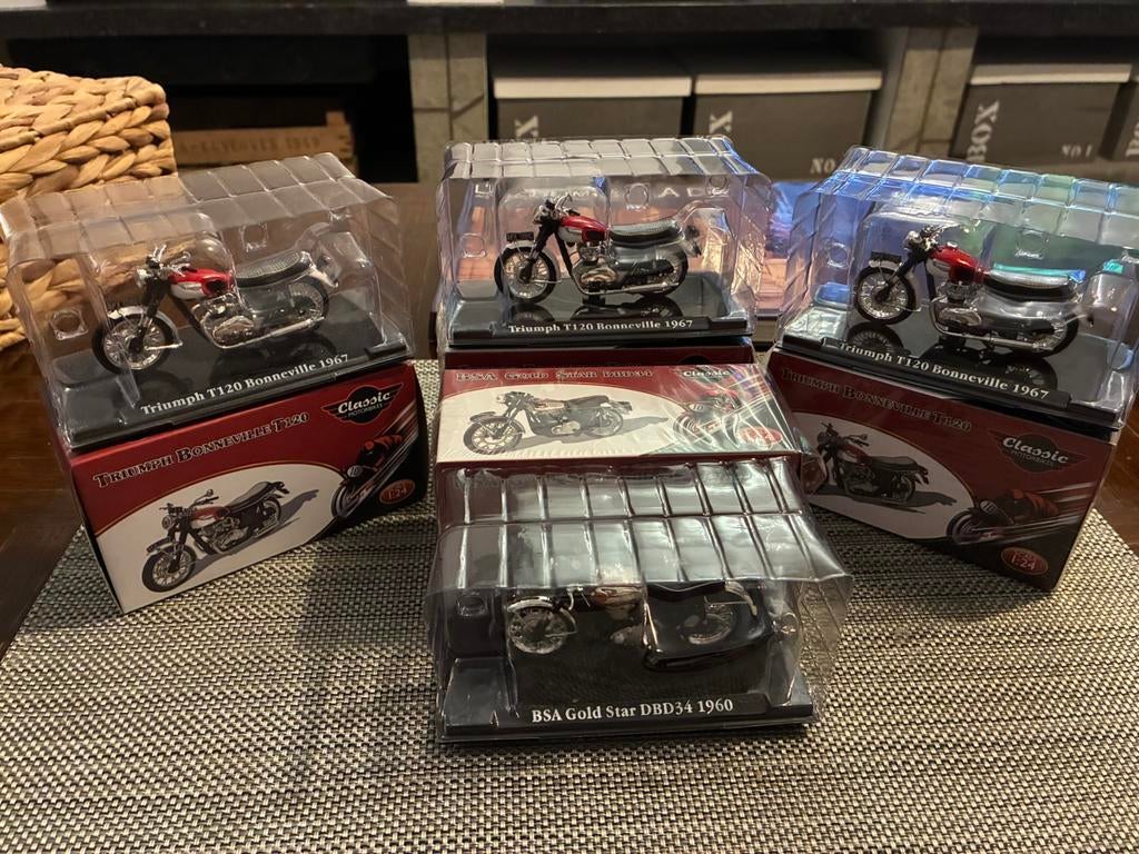 collection moto 1/24 triumph bsa Classic motorbikes, Enlèvement, Neuf