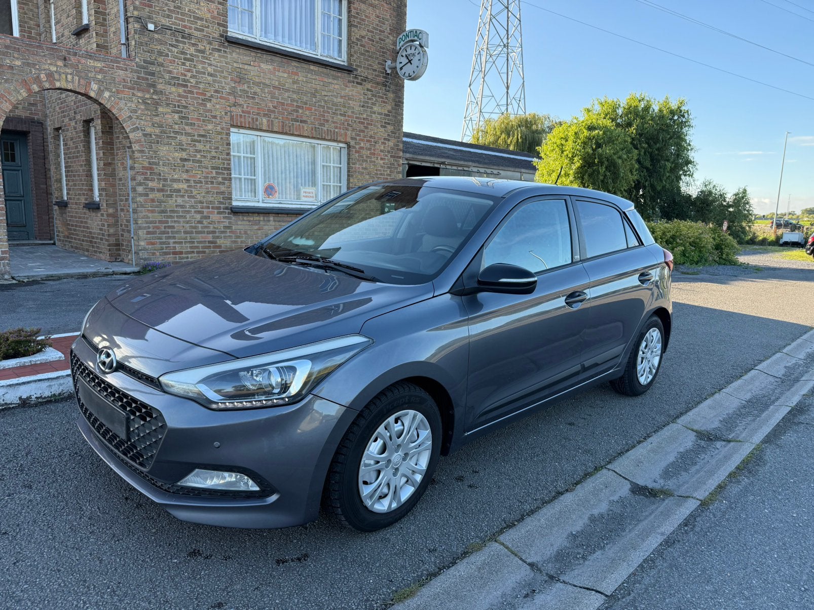 Hyundai i20 1.2 Essence Automatique, Autos, Argent ou Gris, Achat, Euro 6, Entretenue par le concessionnaire