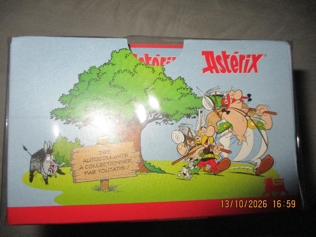 Boîte Présentoir de 315 Pochettes Astérix Delhaize, Collections, Autres supermarchés, Enlèvement ou Envoi