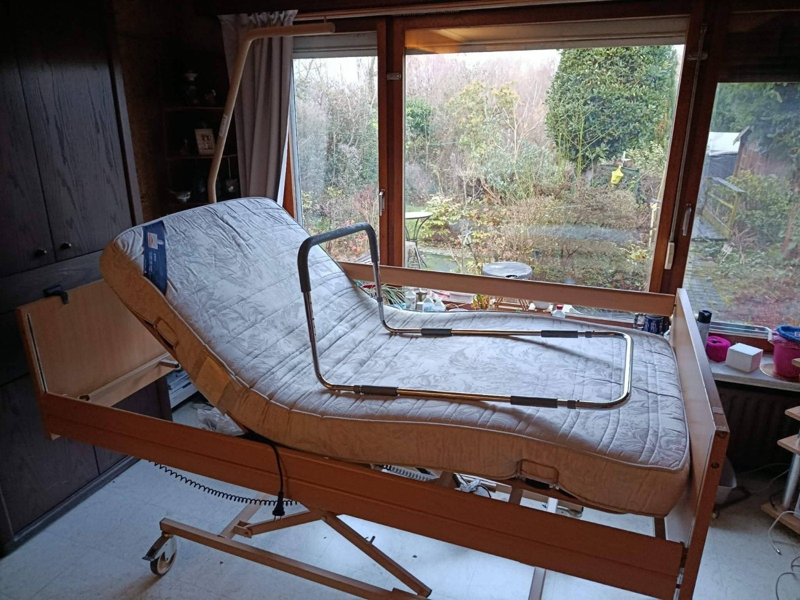Elektrisch medisch bed., Ophalen, Gebruikt