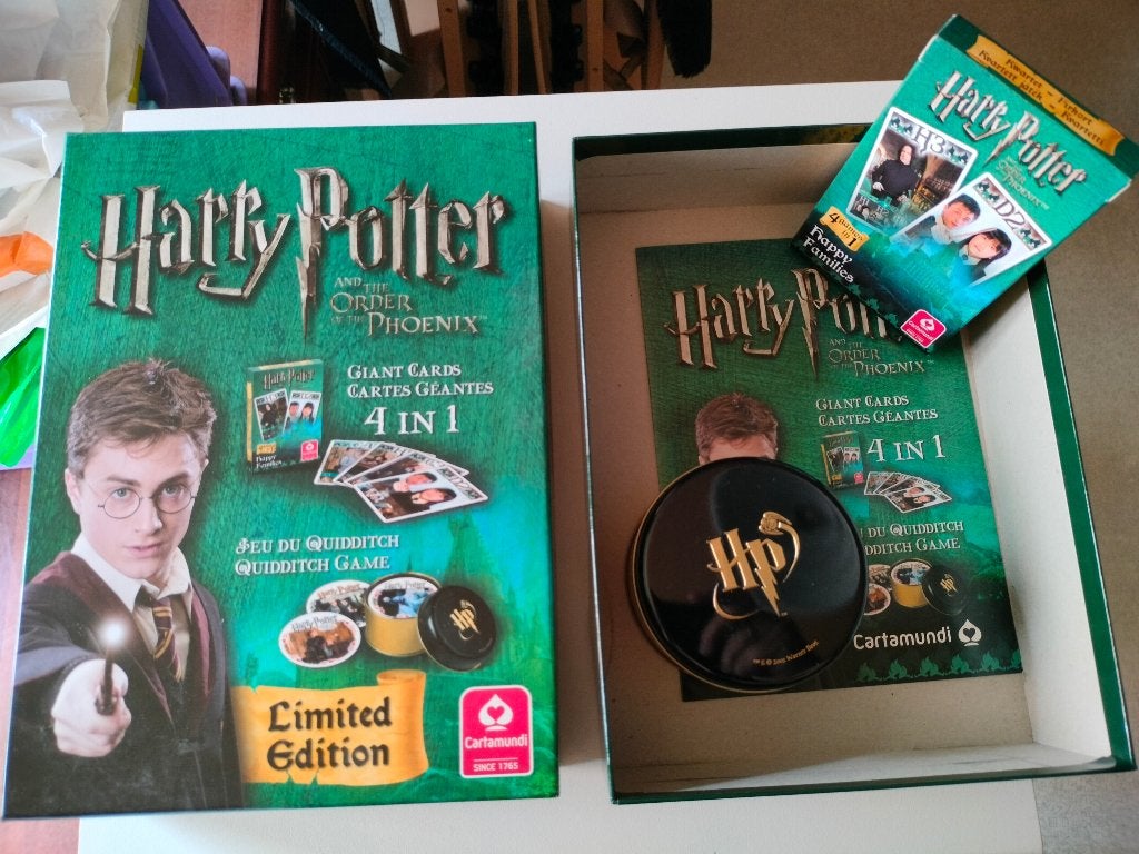 Harry Potter doos gezelschapsspel kaarten blikken speelkaart, Ophalen of Verzenden, Zo goed als nieuw