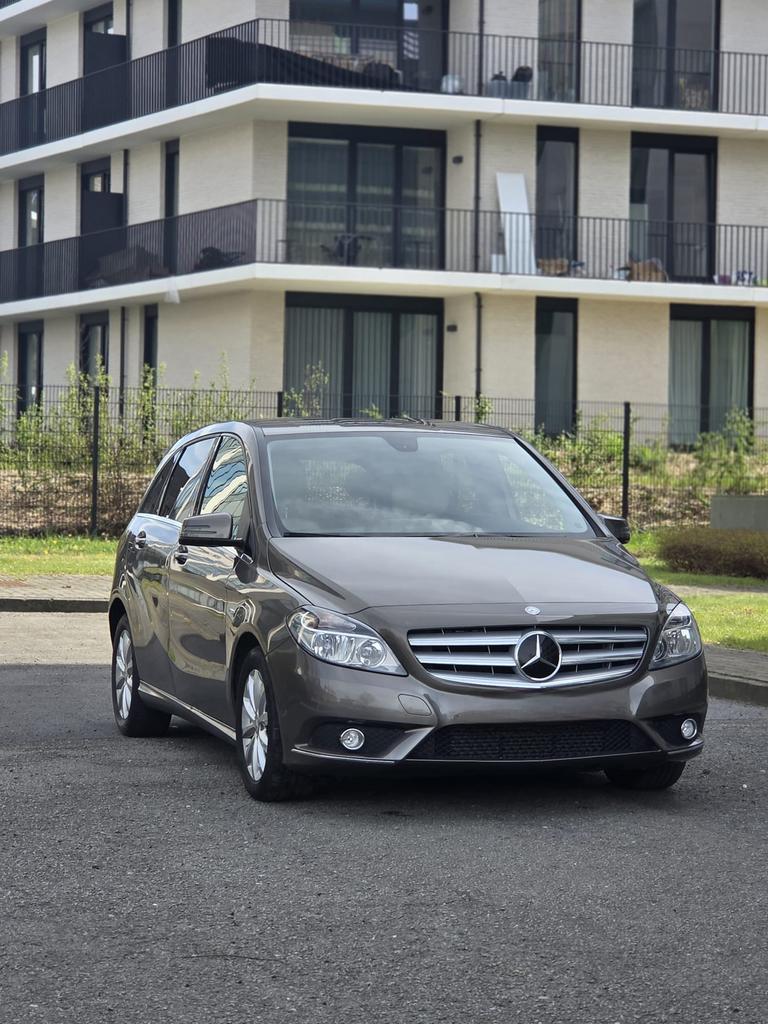 Mercedes B180 Benzine-automaat-40.000km, Autos, Argent ou Gris, Achat, Entreprise, Entretenue par le concessionnaire