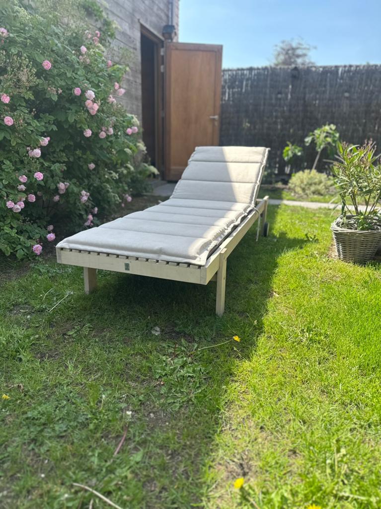Ligbed hout met bijhorend kussen, Tuin en Terras, Ophalen, Nieuw, Hout, Verstelbaar