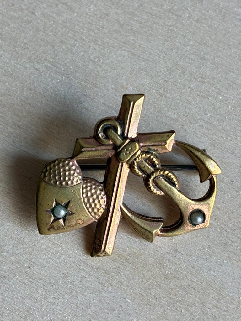 Antieke geloof, hoop en liefde broche, Ophalen of Verzenden, Koper, Broche, Verguld