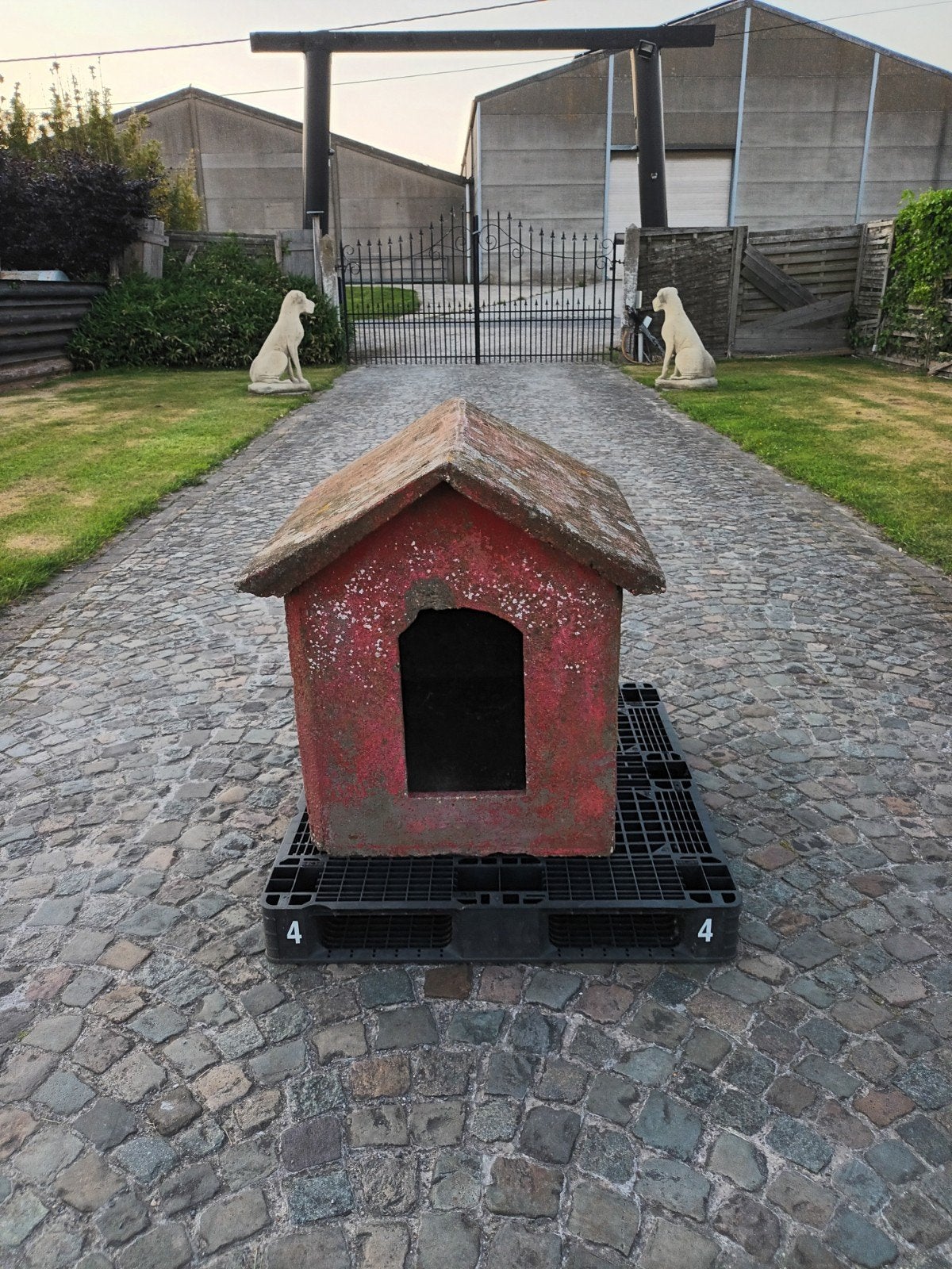 gepatineerd betonnen hondenhok, Ophalen, Hondenhok