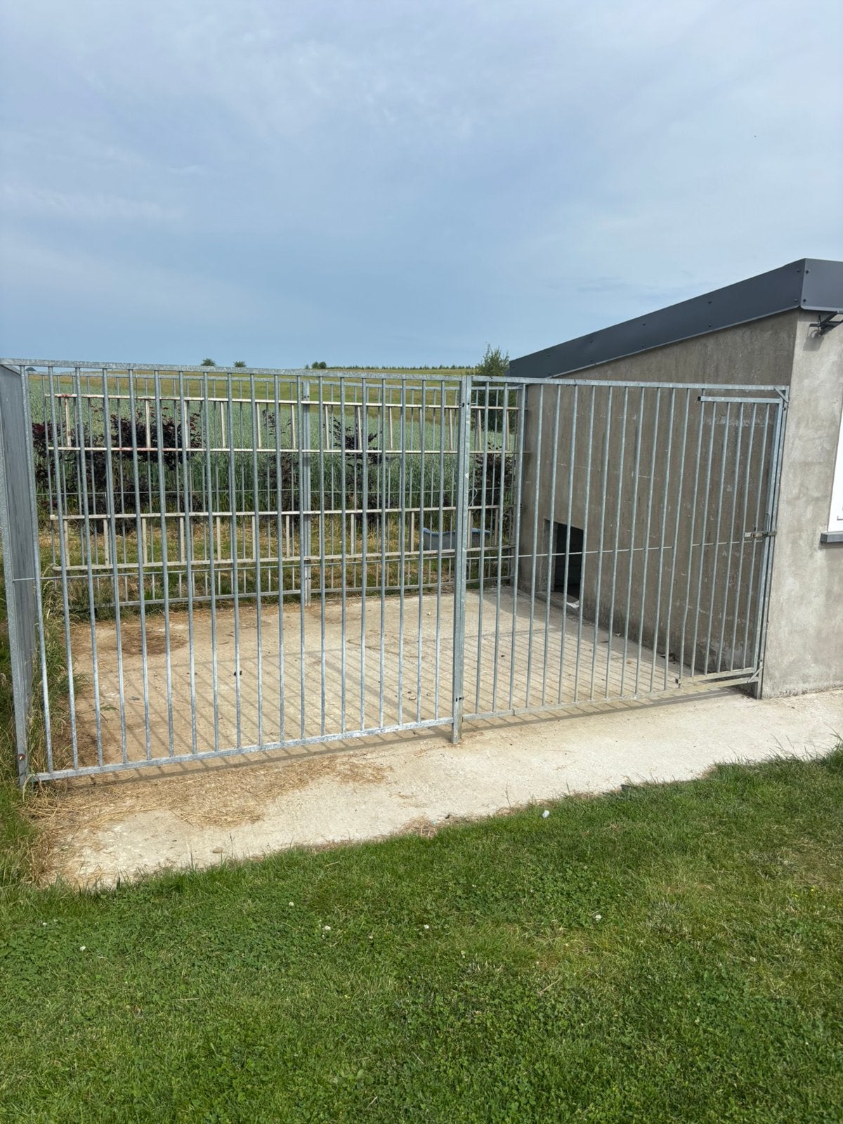 Chenil 4X3 m + 2 X 2 m, Enlèvement, Utilisé, Aluminium, Avec portail