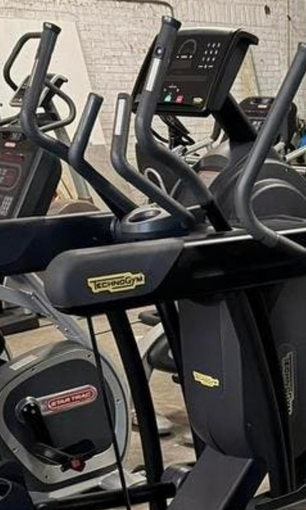TECHNOGYM VARIO CROSS EN STEP IN 1 + CROSSTRAINERS, Enlèvement ou Envoi, Comme neuf