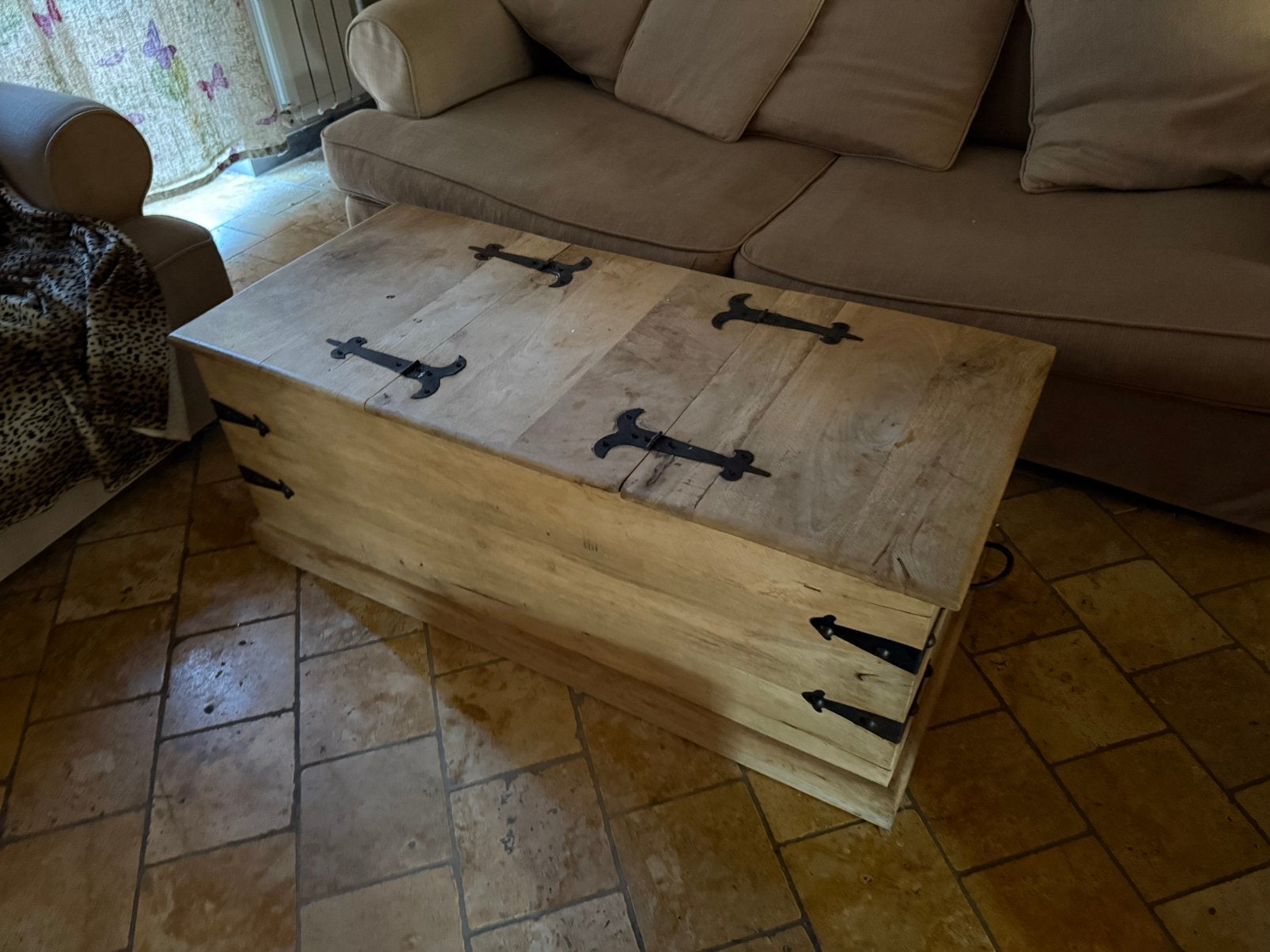 Table de salon - rangement en bois massif, Ophalen, Zo goed als nieuw