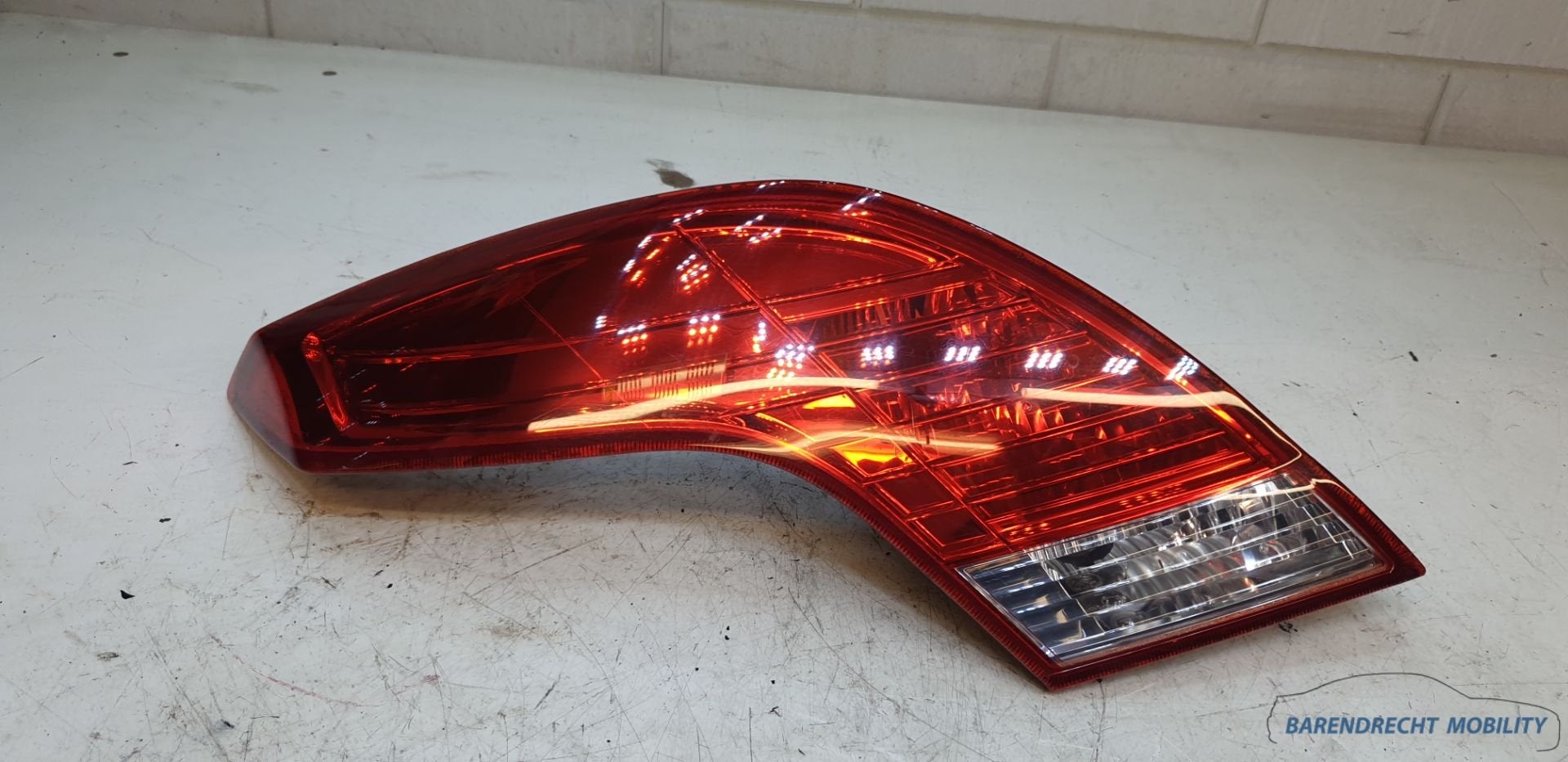 Feu arri re gauche int rieur Ford Focus II cabriolet C+C 6N4, Info@ford.com, Ford Motor Company, American Road 1
48126  Dearborn