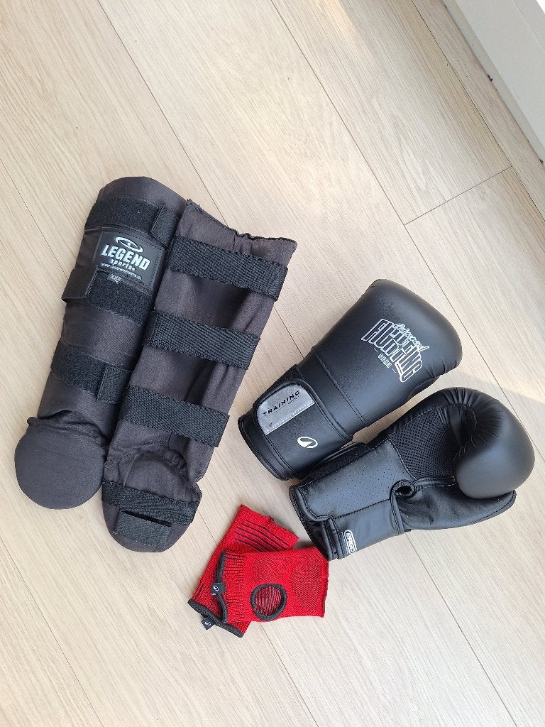 Kickboks setje 9/10 jaar, Sport en Fitness, Vechtsporten en Zelfverdediging, Ophalen, Overige, Maat XS of kleiner, Vechtsportbescherming